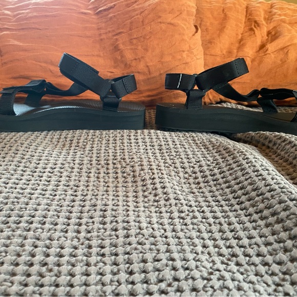 Teva midform black women’s sandals. Size 10 women. - Picture 3 of 4